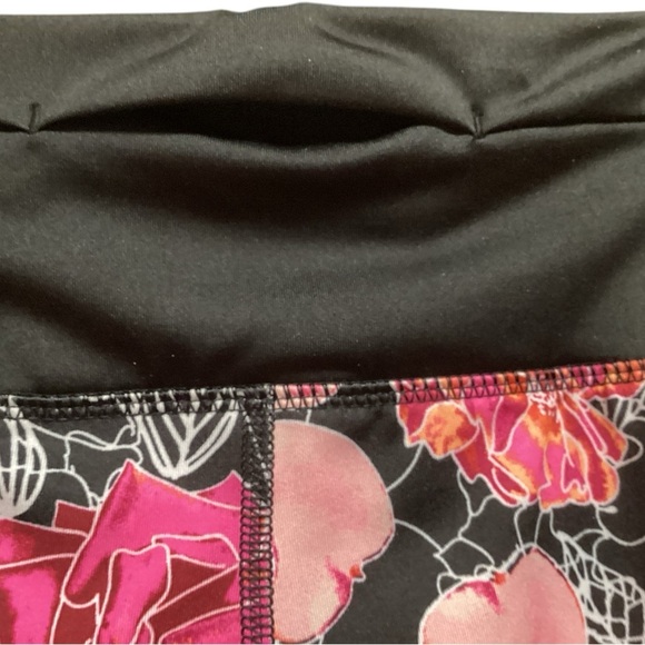 DANSKIN CAPRI LEGGINGS SIZE LARGE GENTLY WORN PHONE POCKETS ON BOTH SIDES - Picture 2 of 3